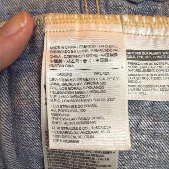 Levi's Women's Denim Trucker Jacket Size S Basic Button Front Grunge Punk Skater - Picture 7 of 7